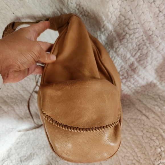 Vintage Banana Republic Hobo Bag with Soft Leather and Curved Handle - Picture 4 of 12